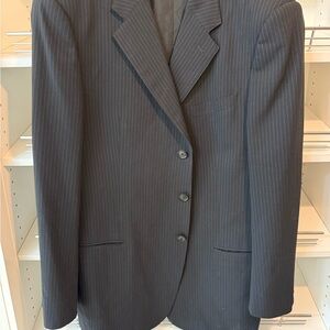 Elegant Giorgio Armani Black  Pinstripe Suit -46R